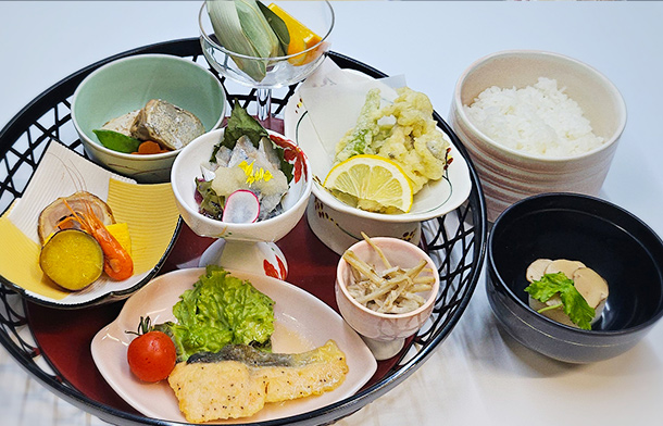 秋の花籠膳